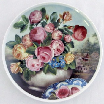 Настенная тарелка Розы в вазе