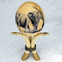 Декоративное страусиное яйцо с подставкой